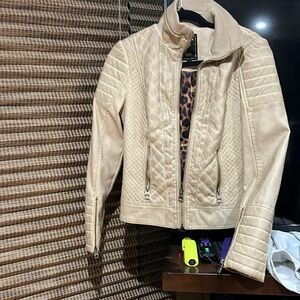 This guess bomber jacket is a must have